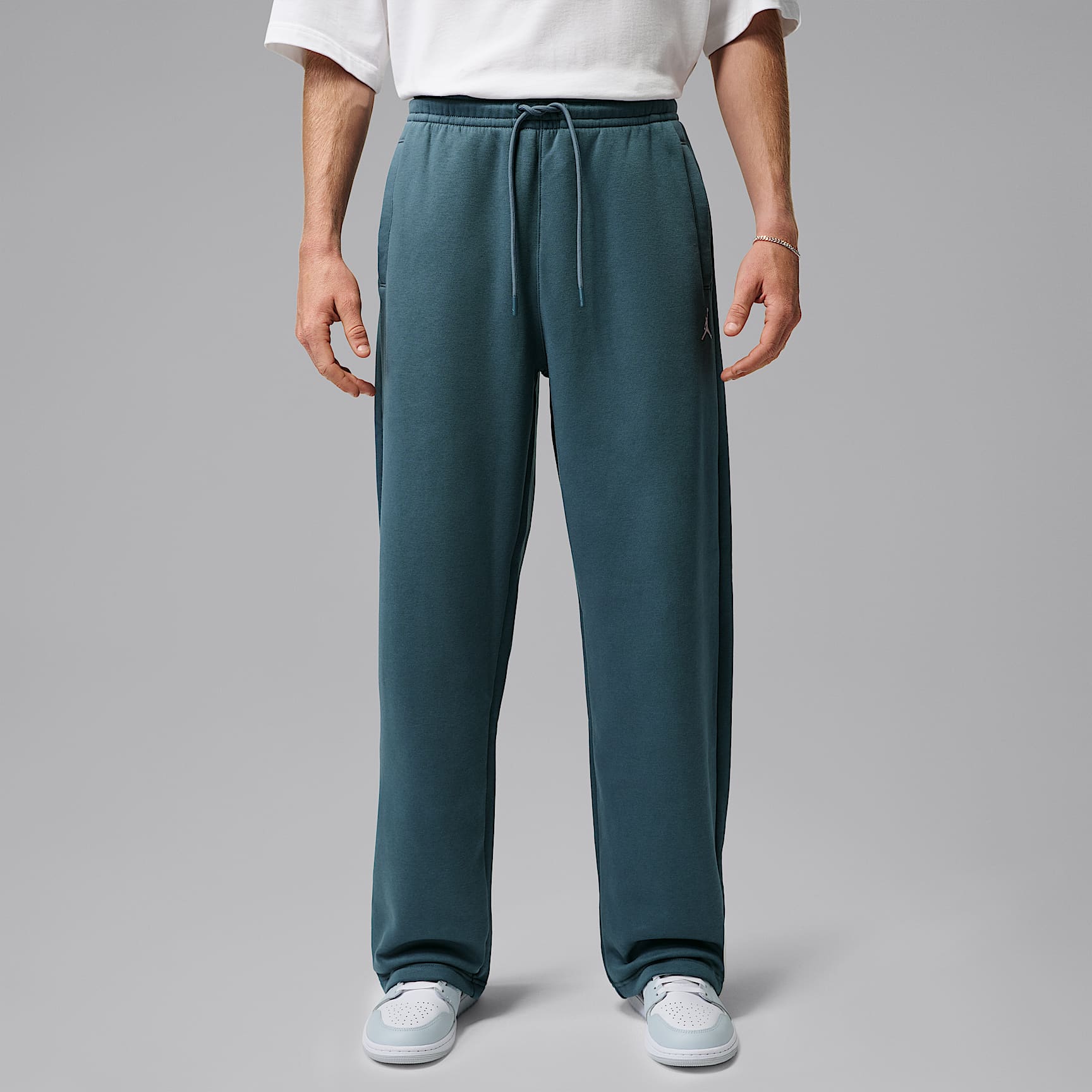 Jordan Brooklyn Fleece Men's Oversized Open-Hem Trousers. Nike LU